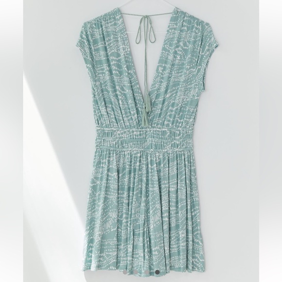 UO Arden Plunging Romper Green - Picture 2 of 7